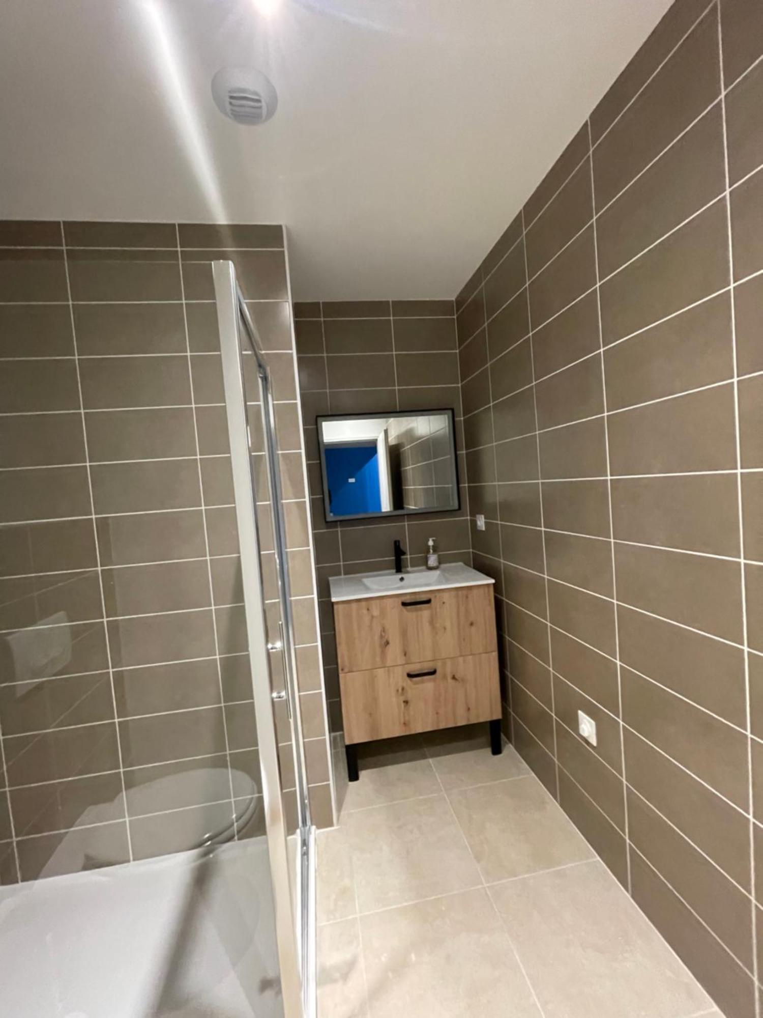 Le Salvador - Appart'Hotel De 18M2 A 44M2 La Talaudiere Exterior foto